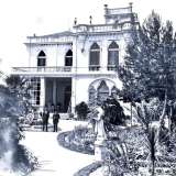 La seconda, con accesso su via Fanelli quasi all�incrocio con viale Einaudi, era invece di propriet� dei De Filippis che dal 1872 possedevano, assieme all�ingegner Ghilardi, un�importante ditta di materiali da costruzione edile